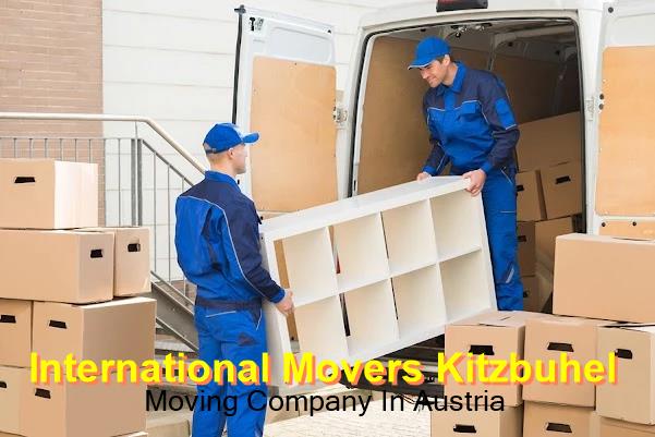 Kitzbühel international movers loading a vehicle for the road route to Austria