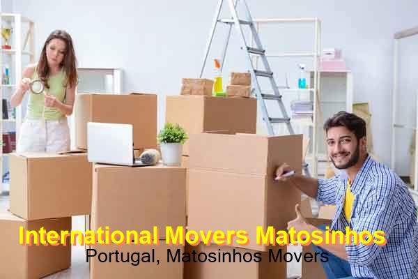 Removal team preparing goods for Matosinhos, Norte Region