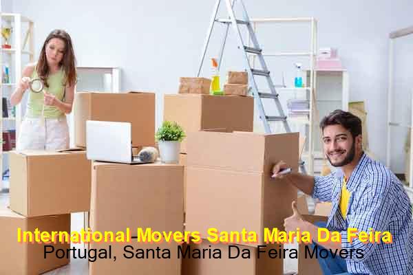 Removal team preparing goods for Santa Maria da Feira, Norte Region